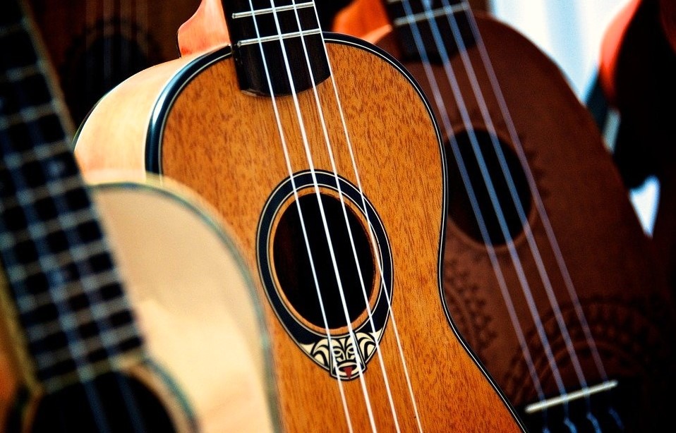 Guia de compra barato de ukulele para iniciantes e perguntas frequentes